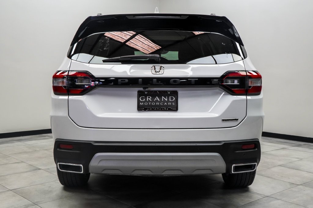 Used 2025 White Honda Touring image 10