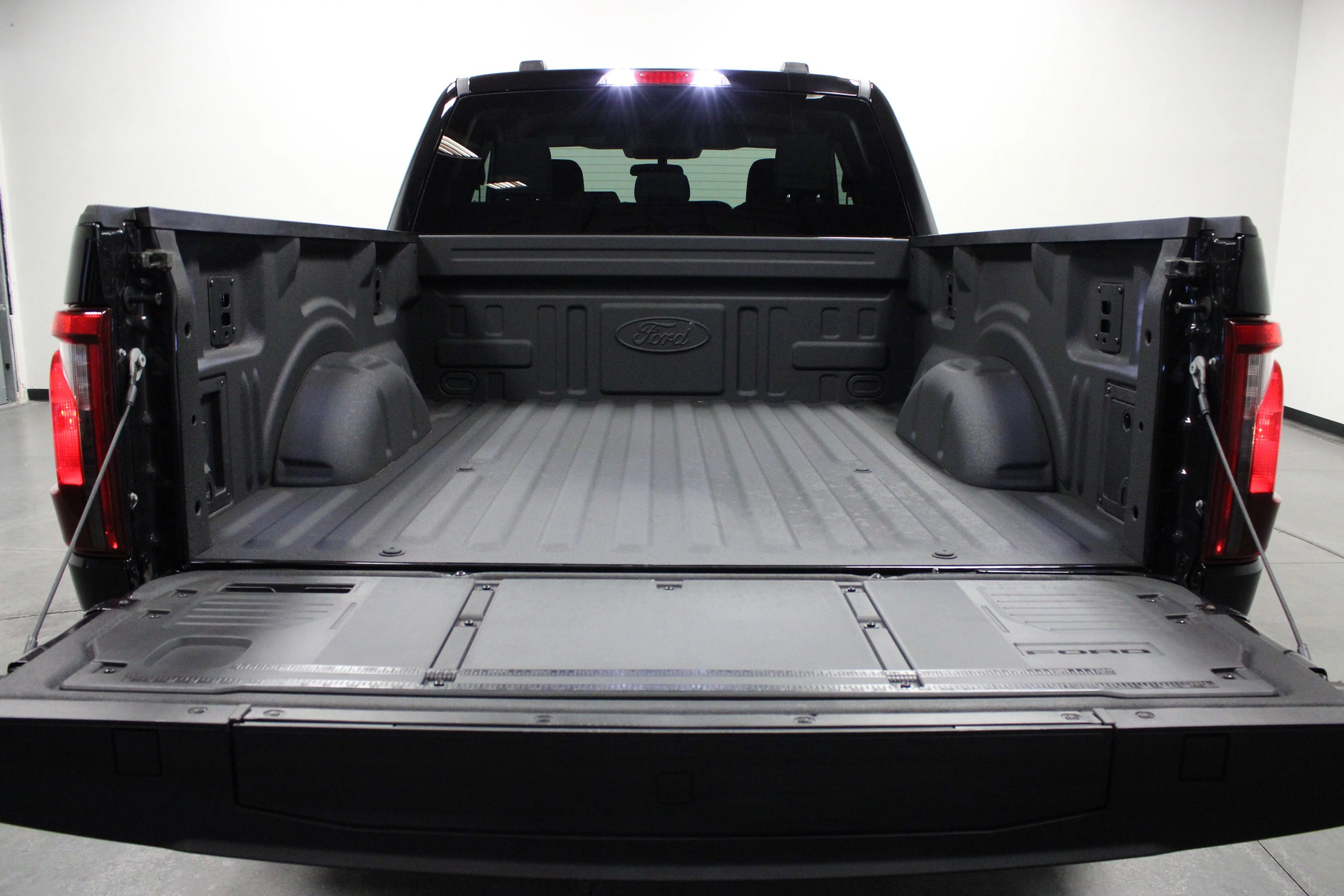 Used 2025 Black Metallic Ford XLT image 14