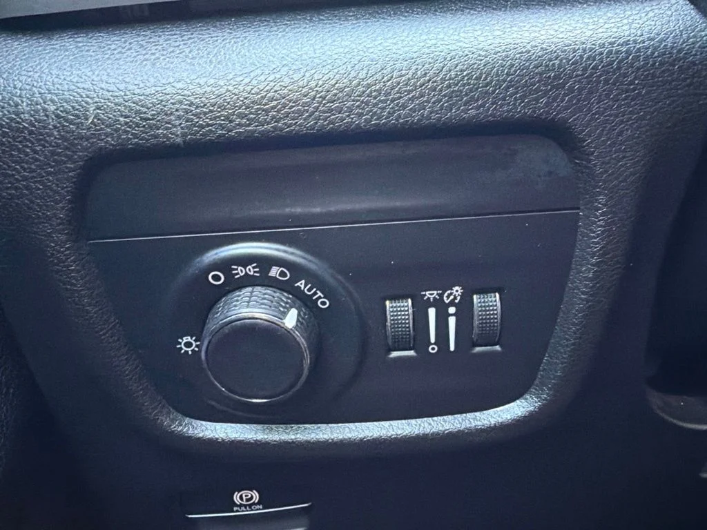 Used 2024 Gray Jeep Laredo image 11