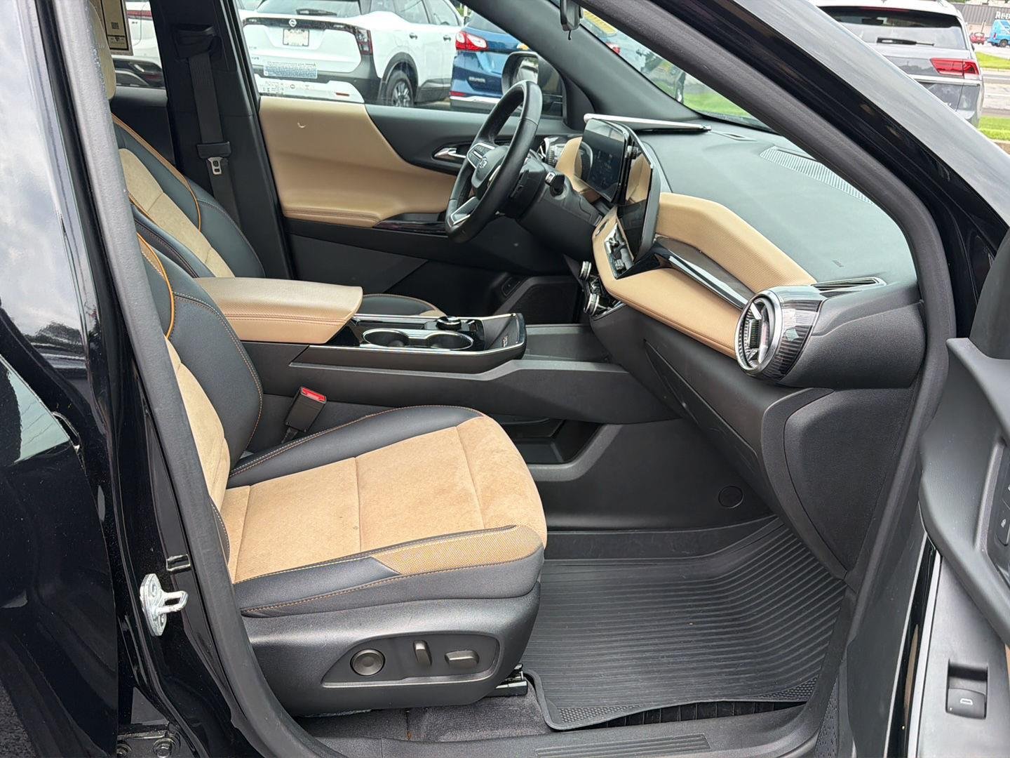 Used 2025 Mosaic Black Metallic Chevrolet FWD ACTIV image 14