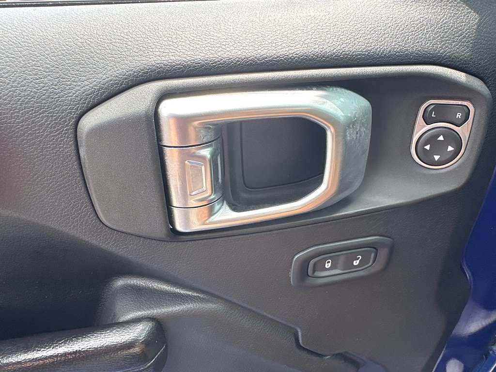 Used 2020 Ocean Blue Metallic Clearcoat Jeep Freedom image 22