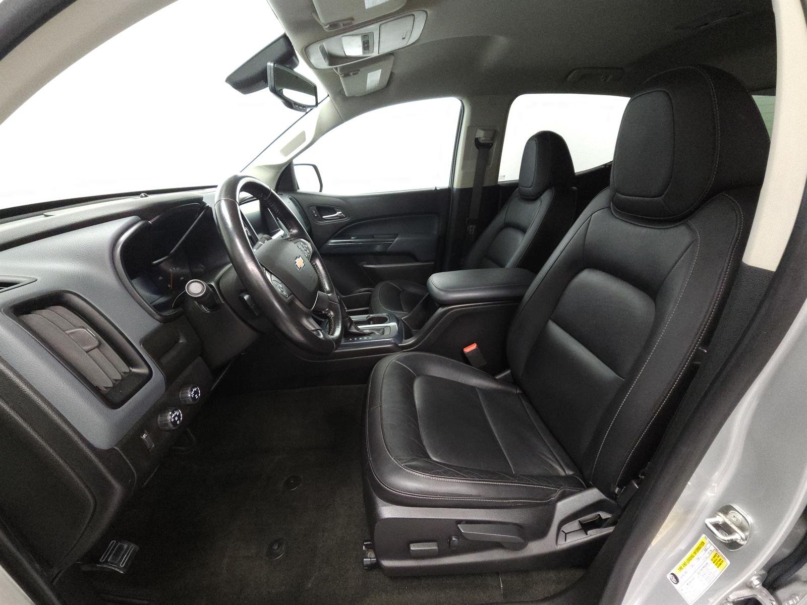 Used 2018 Silver Chevrolet Z71 image 4