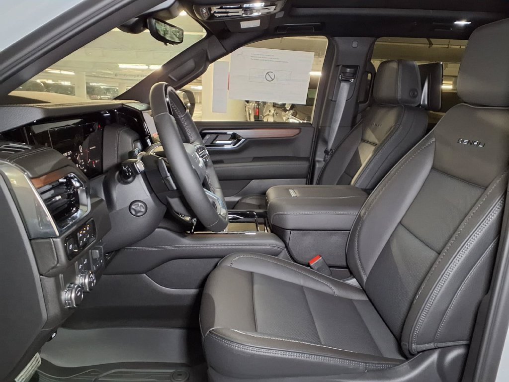 2026 GMC Yukon Denali - Photo 15