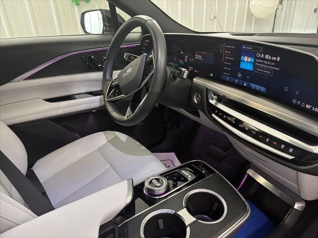 Used 2024 Crystal White Tricoat Cadillac Luxury image 21