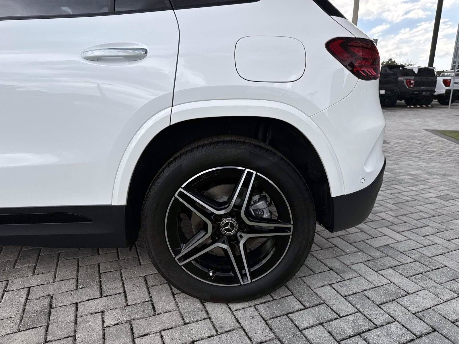 New 2026 Polar White Mercedes-Benz 250 4MATIC® SUV image 11