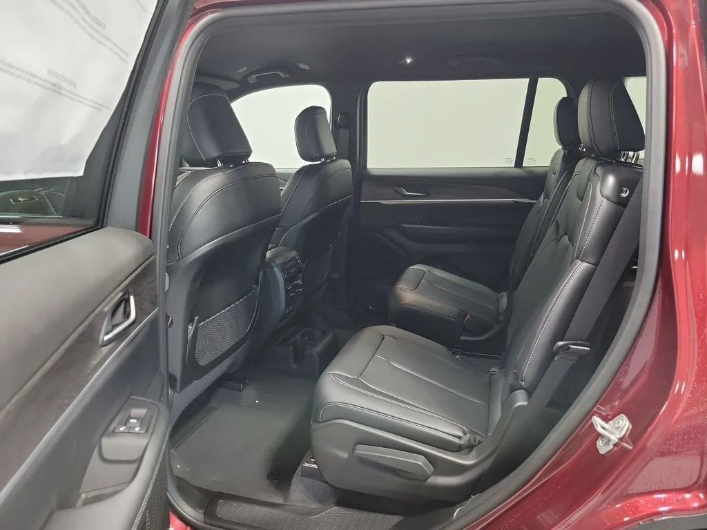 New 2025 Velvet Red Pearl-Coat Exterior Paint Jeep Limited image 13