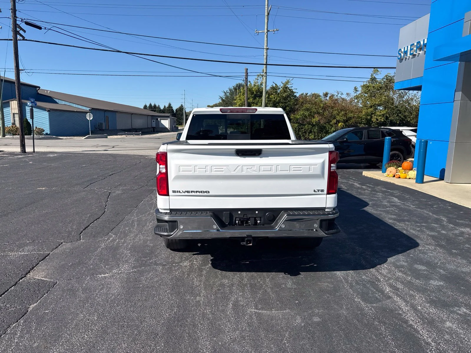 Used 2025 Summit White Chevrolet LTZ image 7