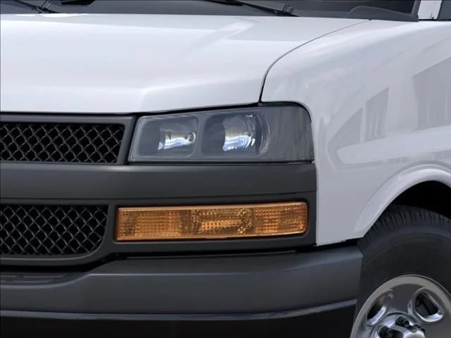 New 2026 Summit White Chevrolet WT image 10