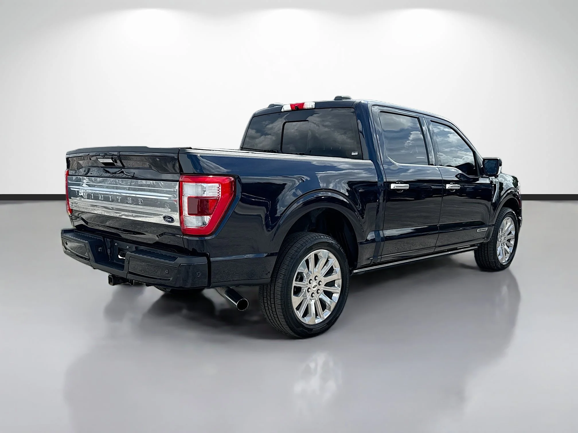Used 2022 Blue Metallic Ford Limited image 5