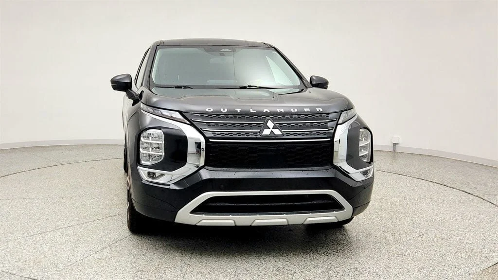 Used 2024 Black Diamond Mitsubishi SE image 2