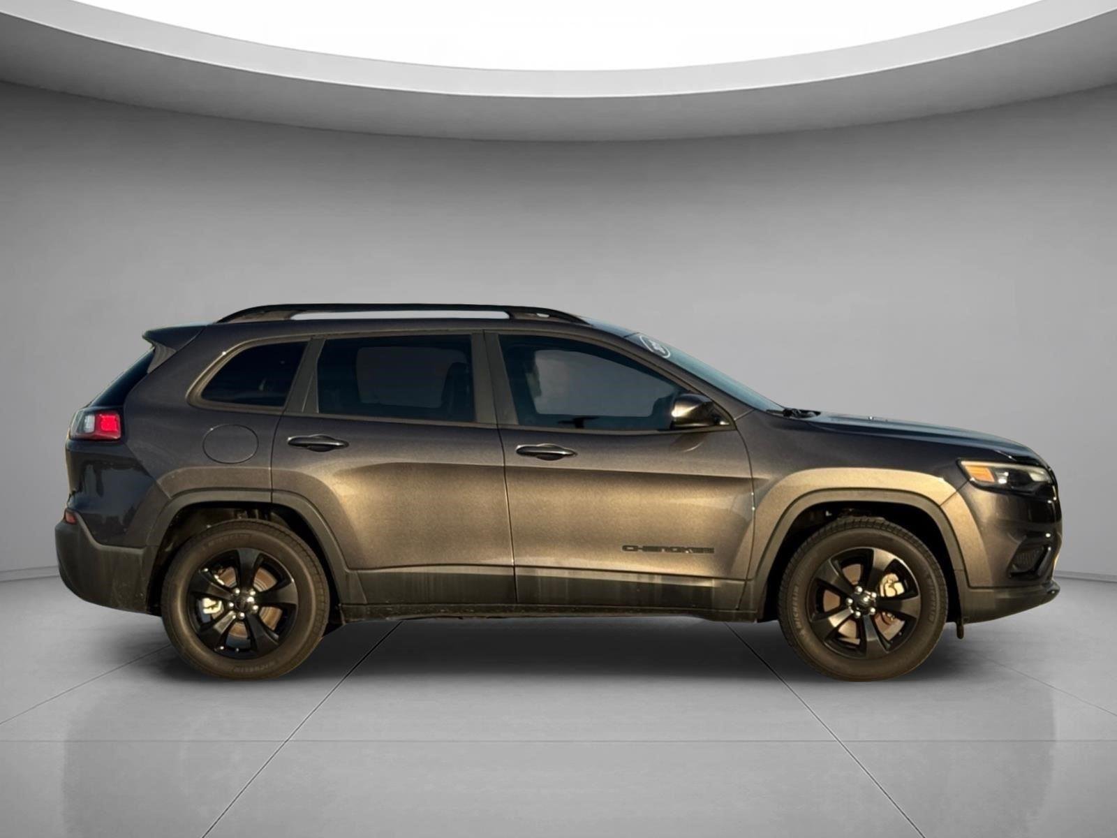 Used 2019 Sting-Gray Clearcoat Jeep Altitude image 6