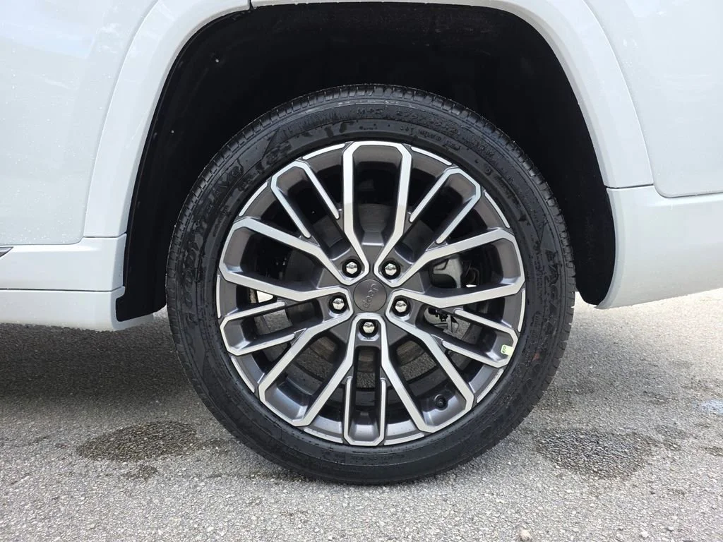 New 2026 Bright White Clear-Coat Exterior Paint Jeep Summit image 6