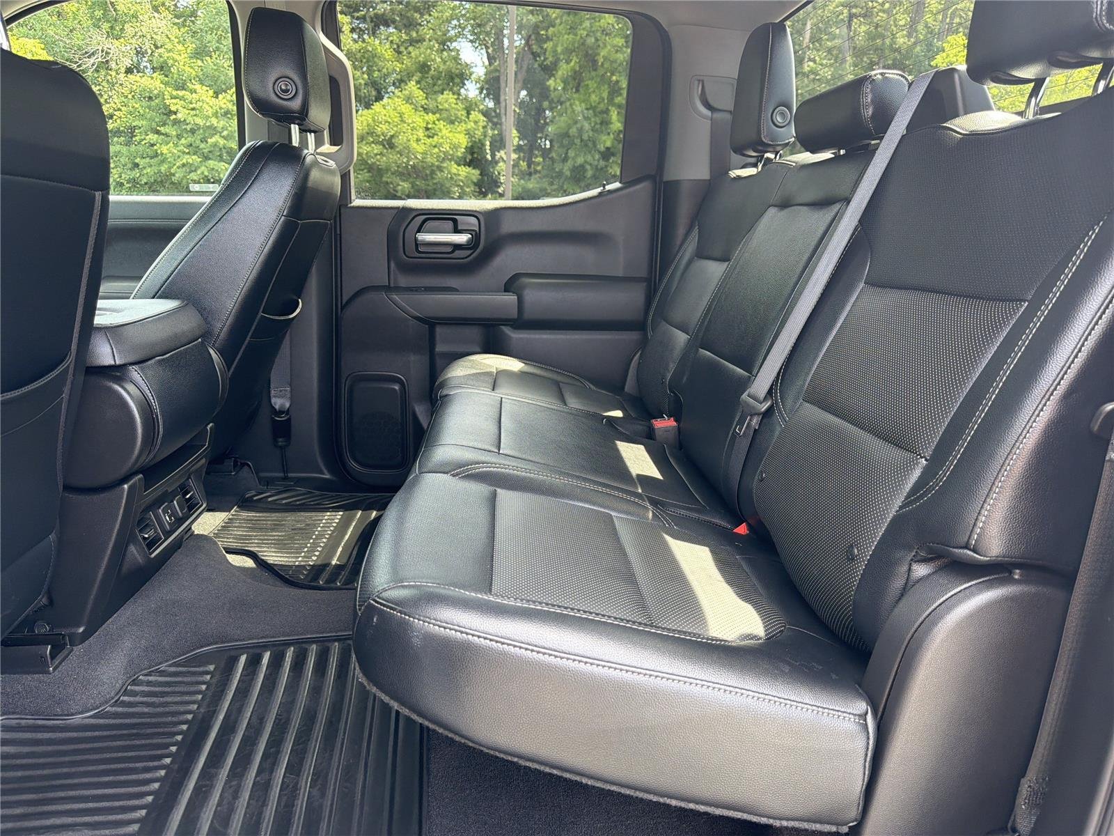 Used 2020 Iridescent Pearl Tricoat Chevrolet LT image 18