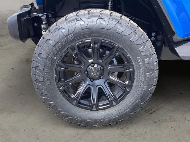 New 2026 Blue Pearl Jeep 4-DOOR SAHARA image 15
