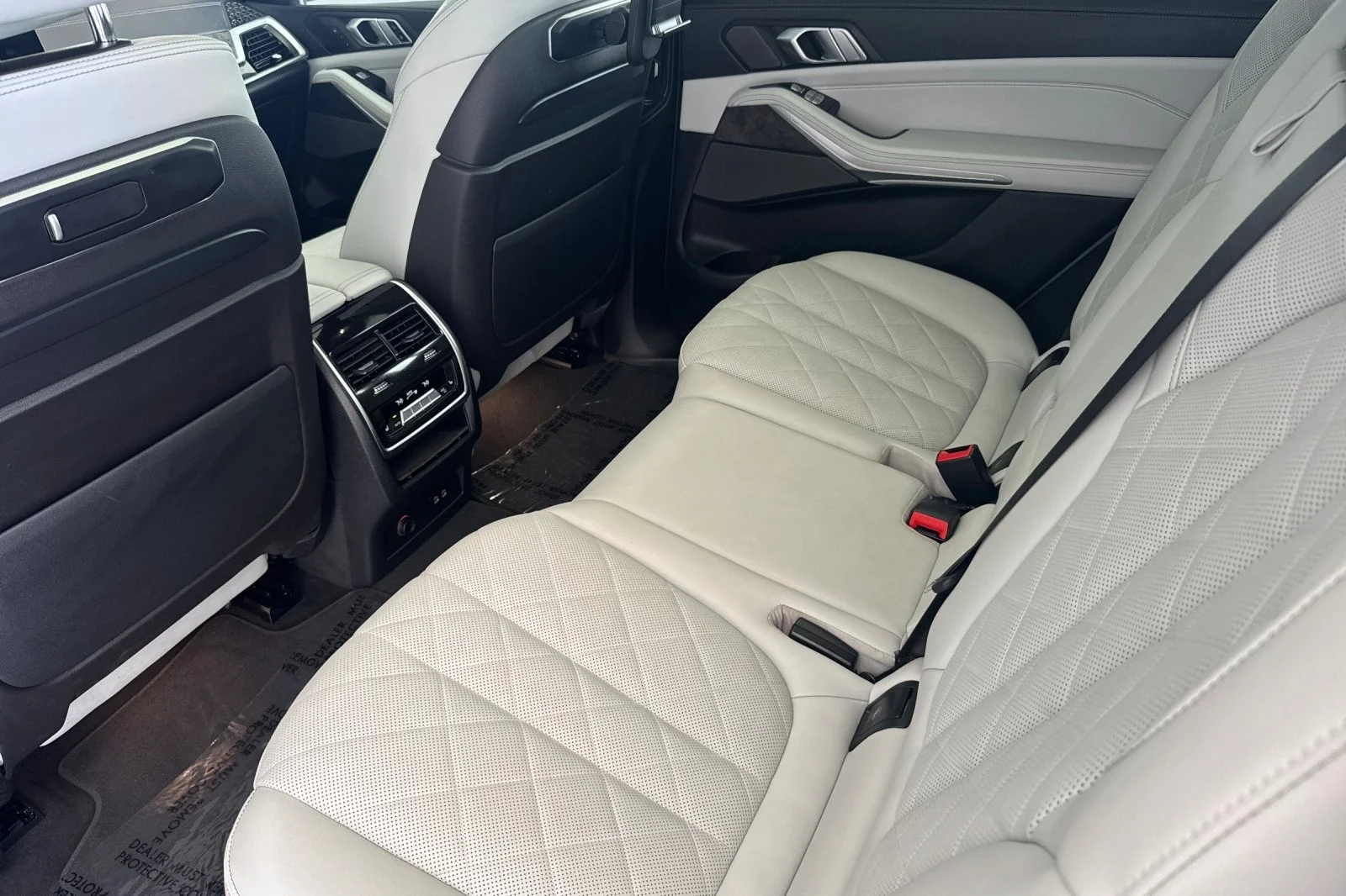Used 2023 GREY METALLIC BMW xDrive40i MSport image 11