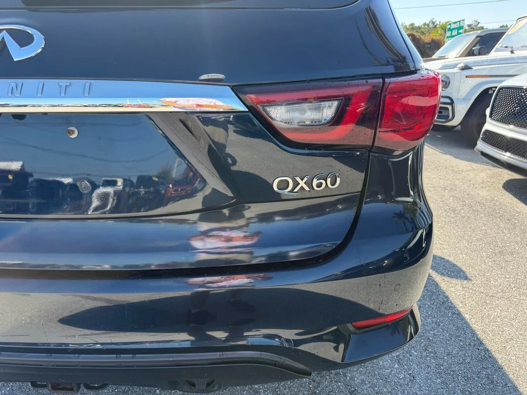 Used 2019  INFINITI LUXE image 8
