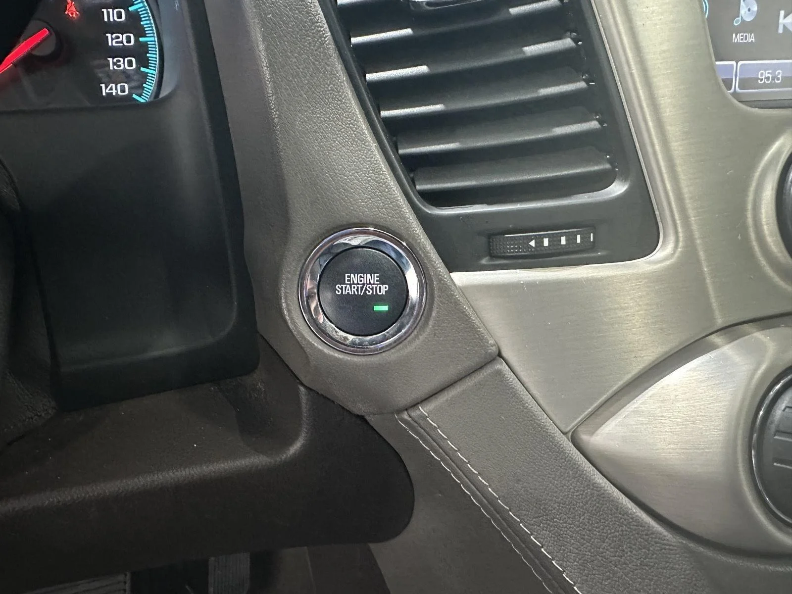 Used 2019 SUMMIT WHITE GMC Denali image 16