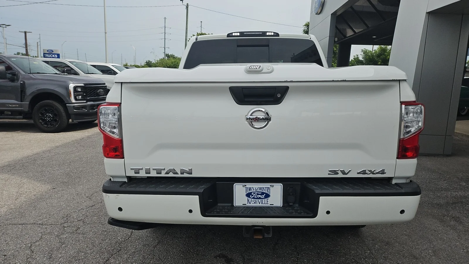 Used 2021 Glacier White Nissan SV 4WD image 4
