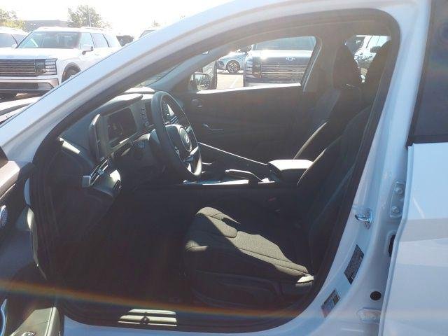New 2026 White Hyundai SE image 9