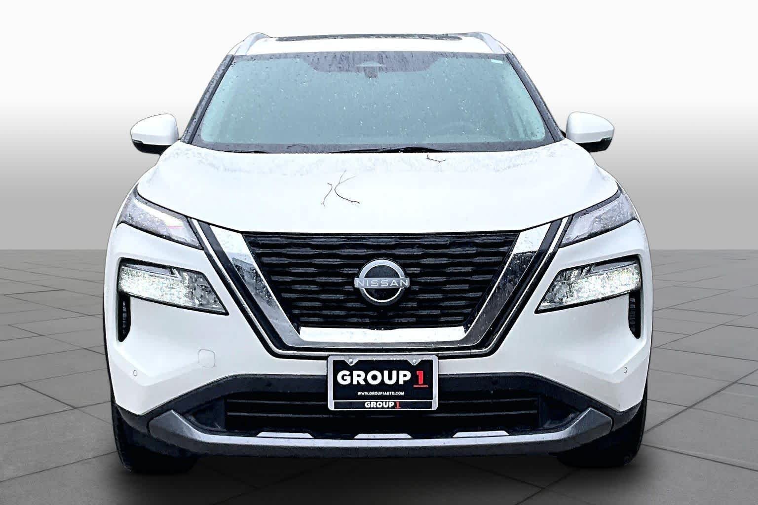 Used 2023 Pearl White Tricoat Nissan SL image 4