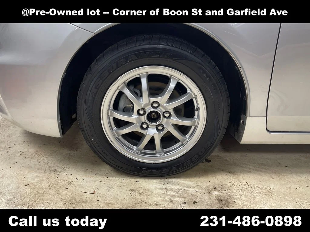 Used 2014 Silver Toyota Three image 4