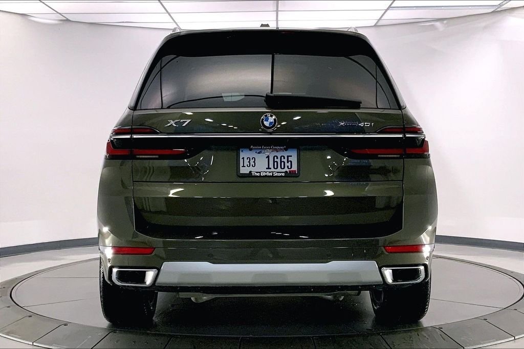 Used 2026 Manhattan Green Metallic BMW  image 3