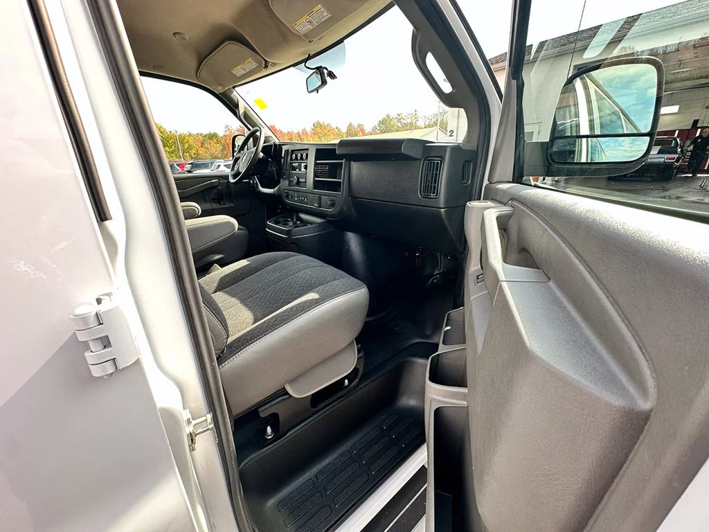 Used 2025 Summit White Chevrolet WT image 28