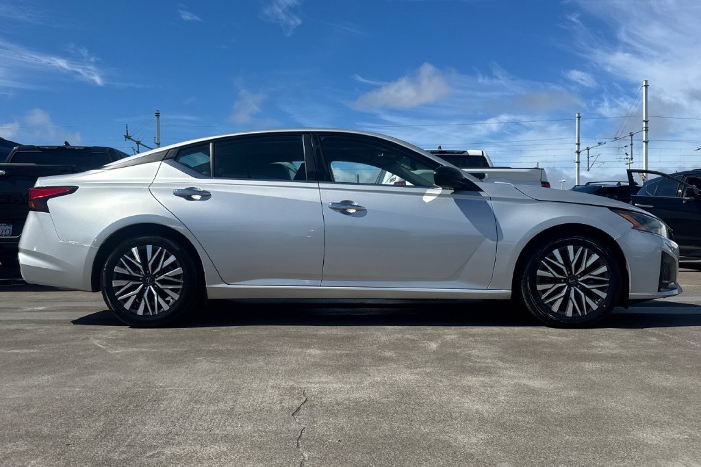 Used 2024 Silver Nissan 2.5 SV image 3
