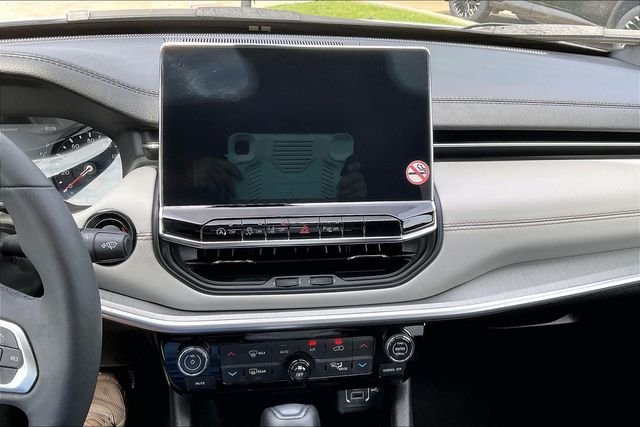 Used 2025 White Jeep Limited image 30