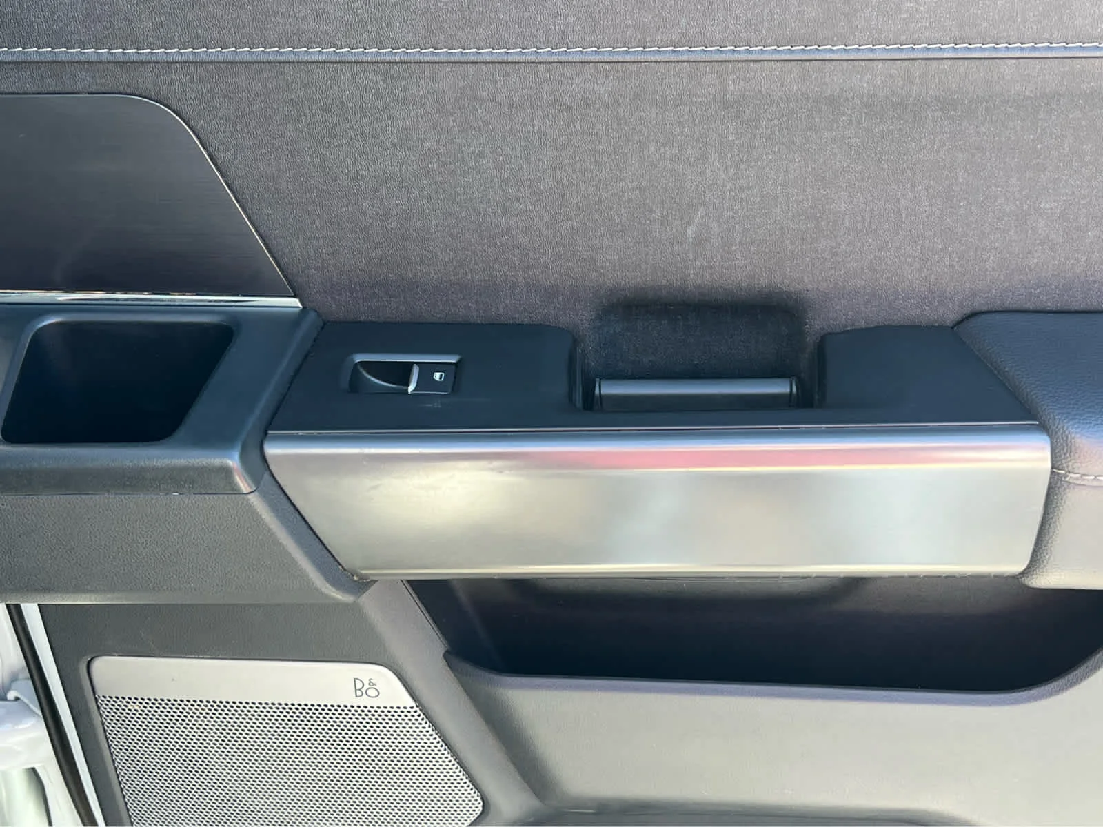 Used 2025 Space White Metallic Ford LARIAT image 23