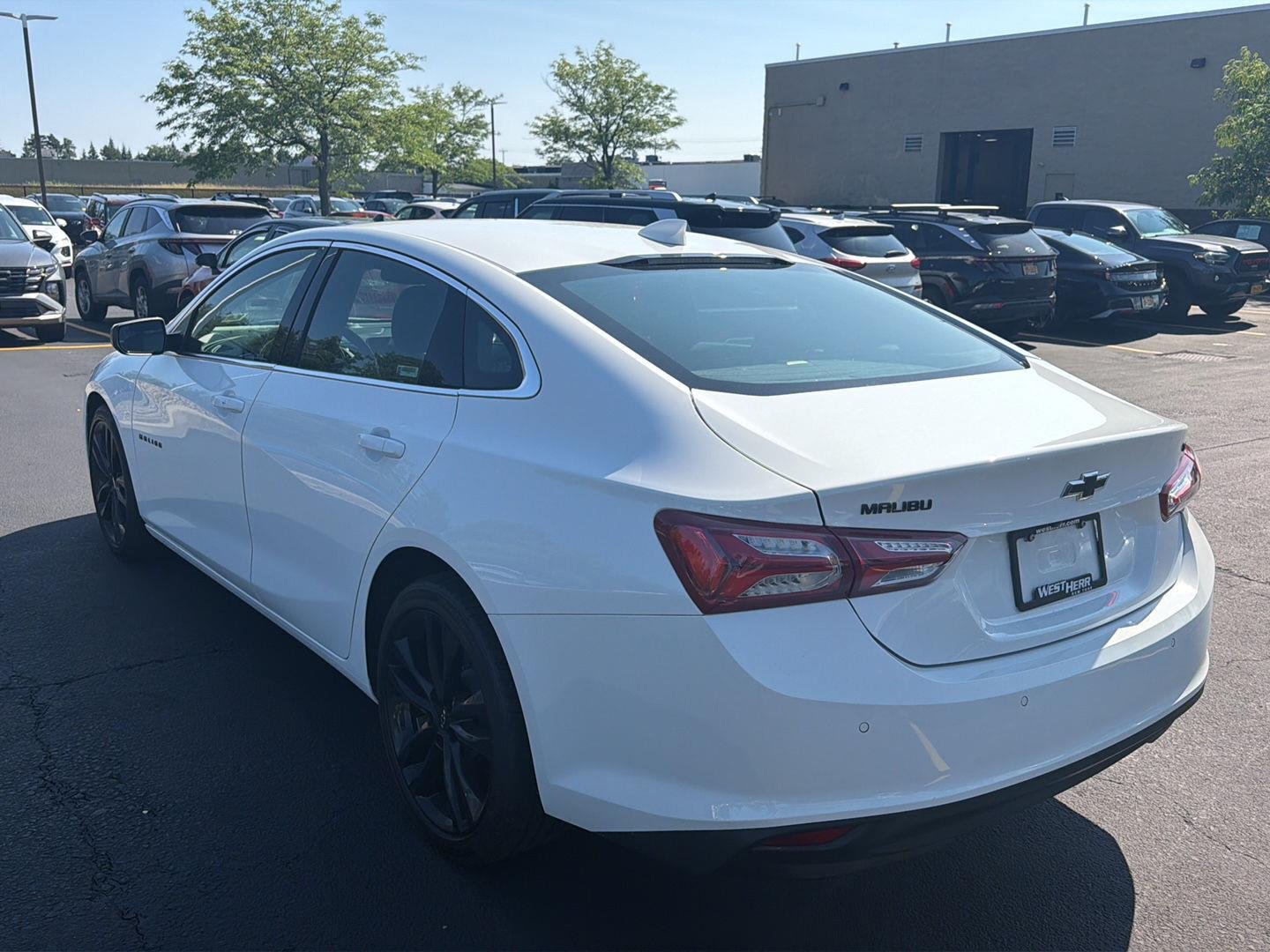 Used 2024 Summit White Chevrolet LT image 4