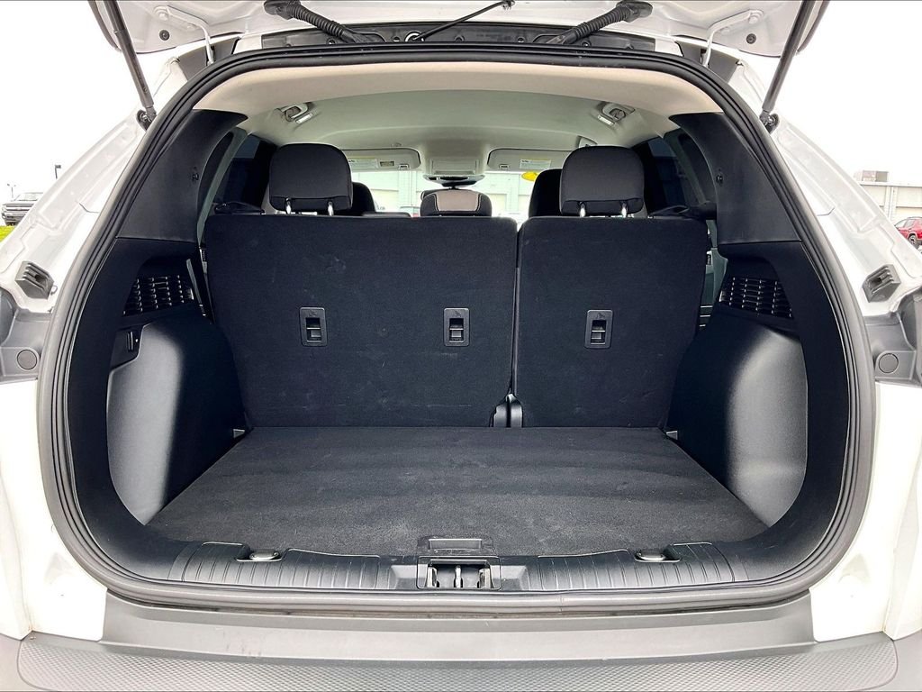 Used 2022 White Ford SE image 30