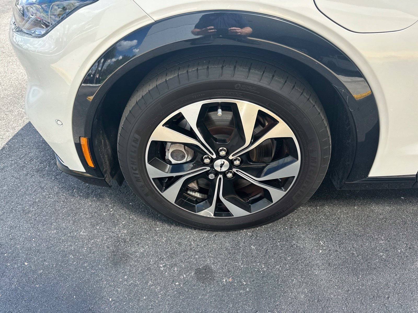 Used 2023 White Metallic Ford Premium image 9