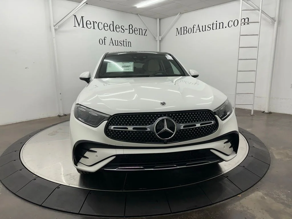 New 2027 White Mercedes-Benz GLC 300 image 2