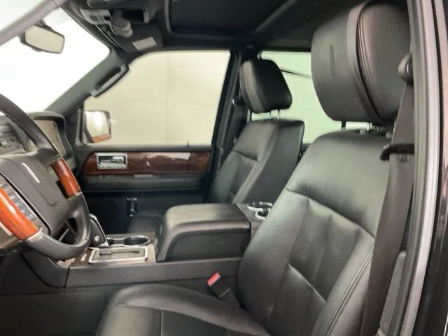 Used 2011 Black Lincoln Base image 13