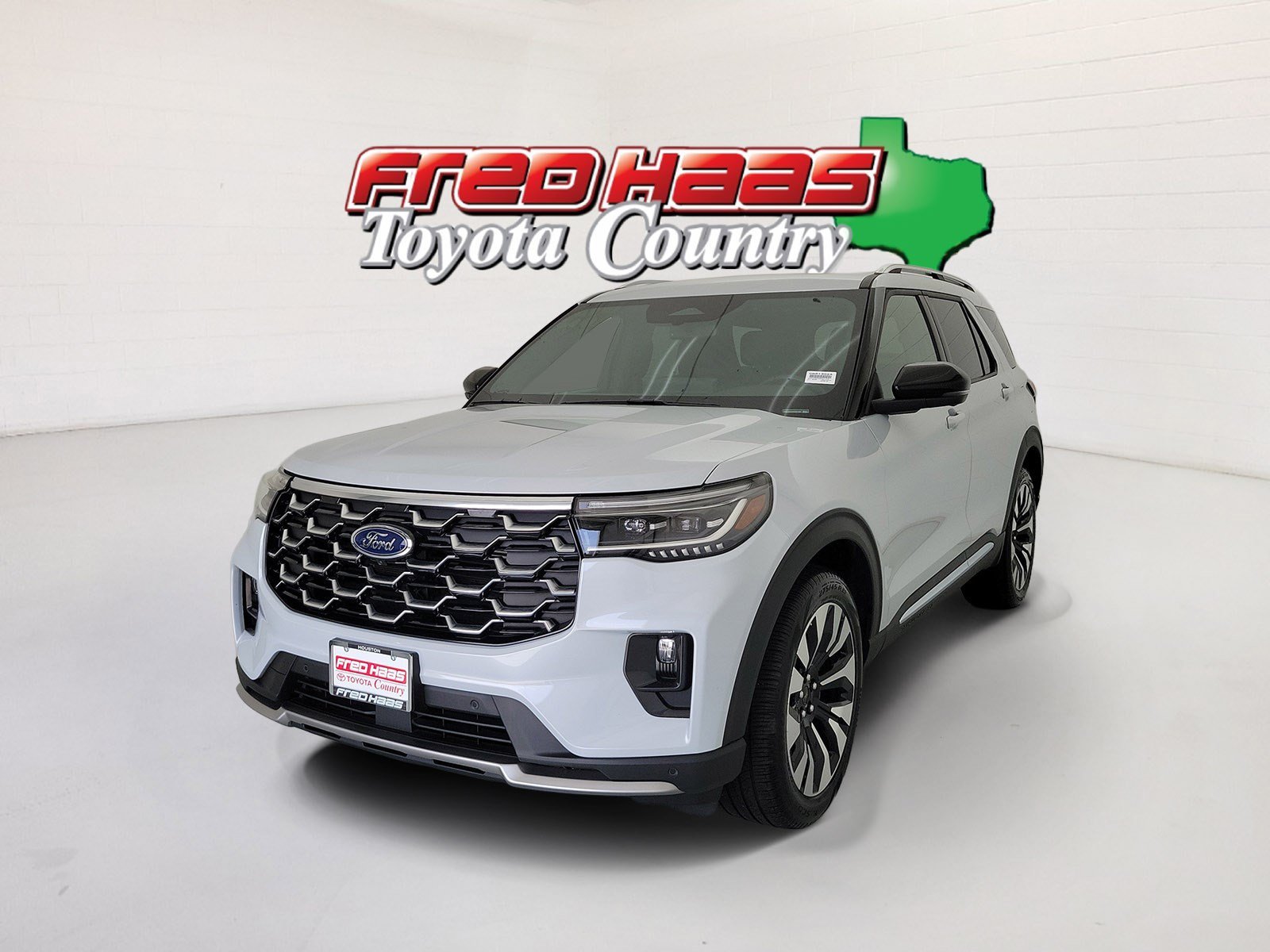 Used 2025 Space White Metallic Ford Platinum image 1
