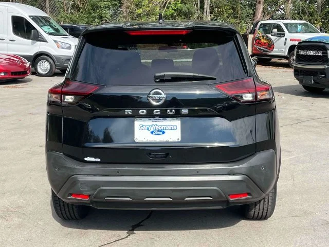 Certified Used 2021 Super Black Nissan S image 4