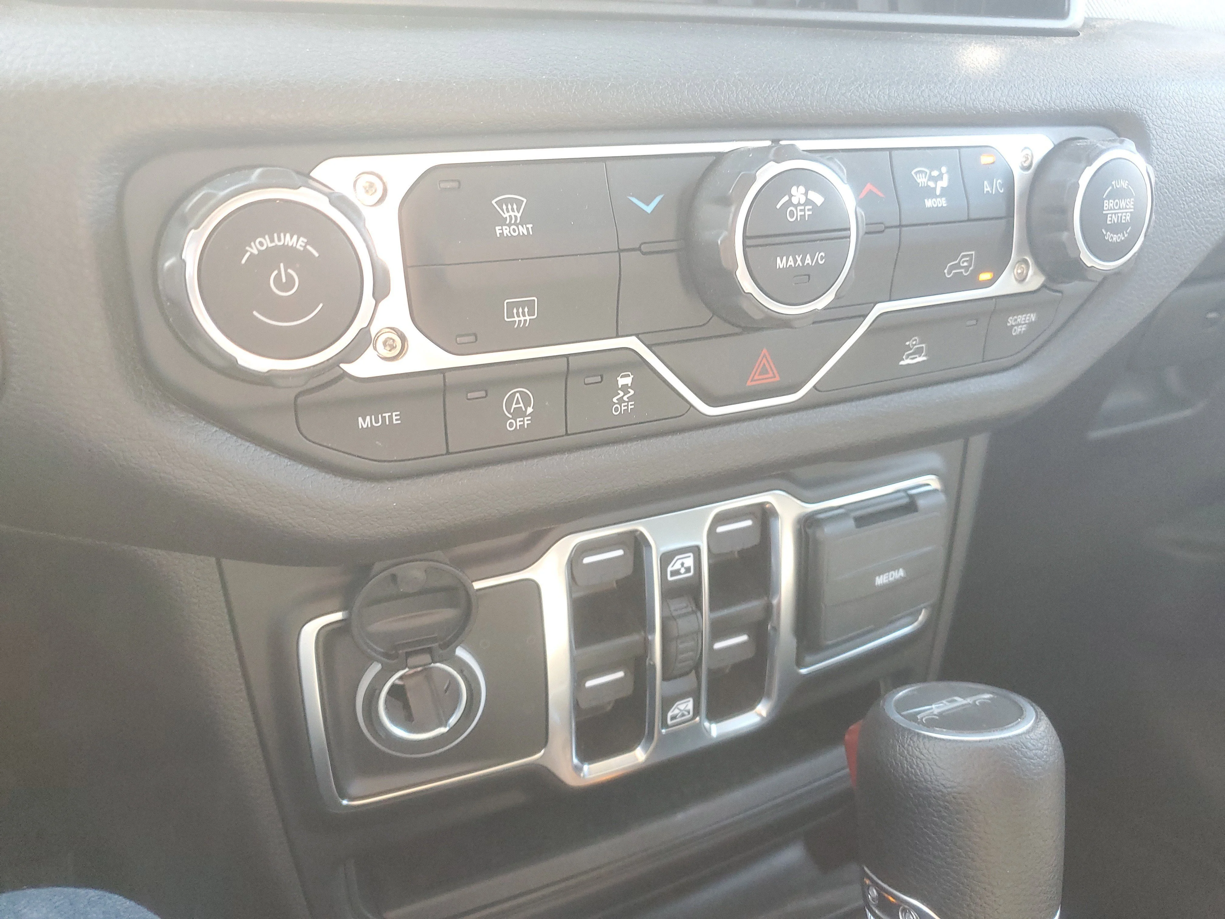 Used 2025 41 Jeep Sport image 38