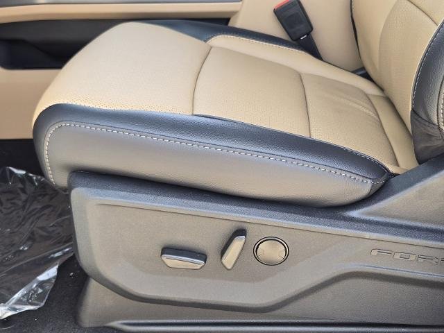 New 2026 Star White Metallic Tri-Coat Ford F-250® Lariat® image 36