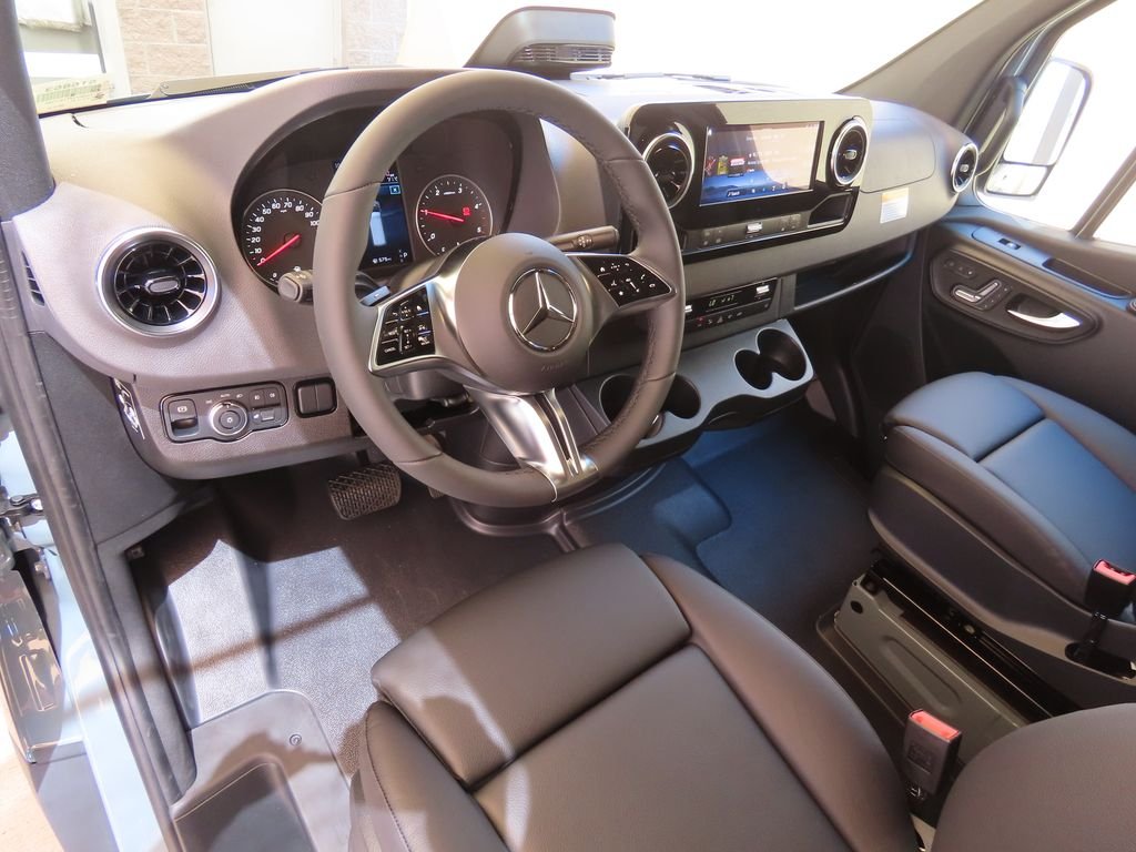 New 2026  Mercedes-Benz Cargo 144 WB image 9