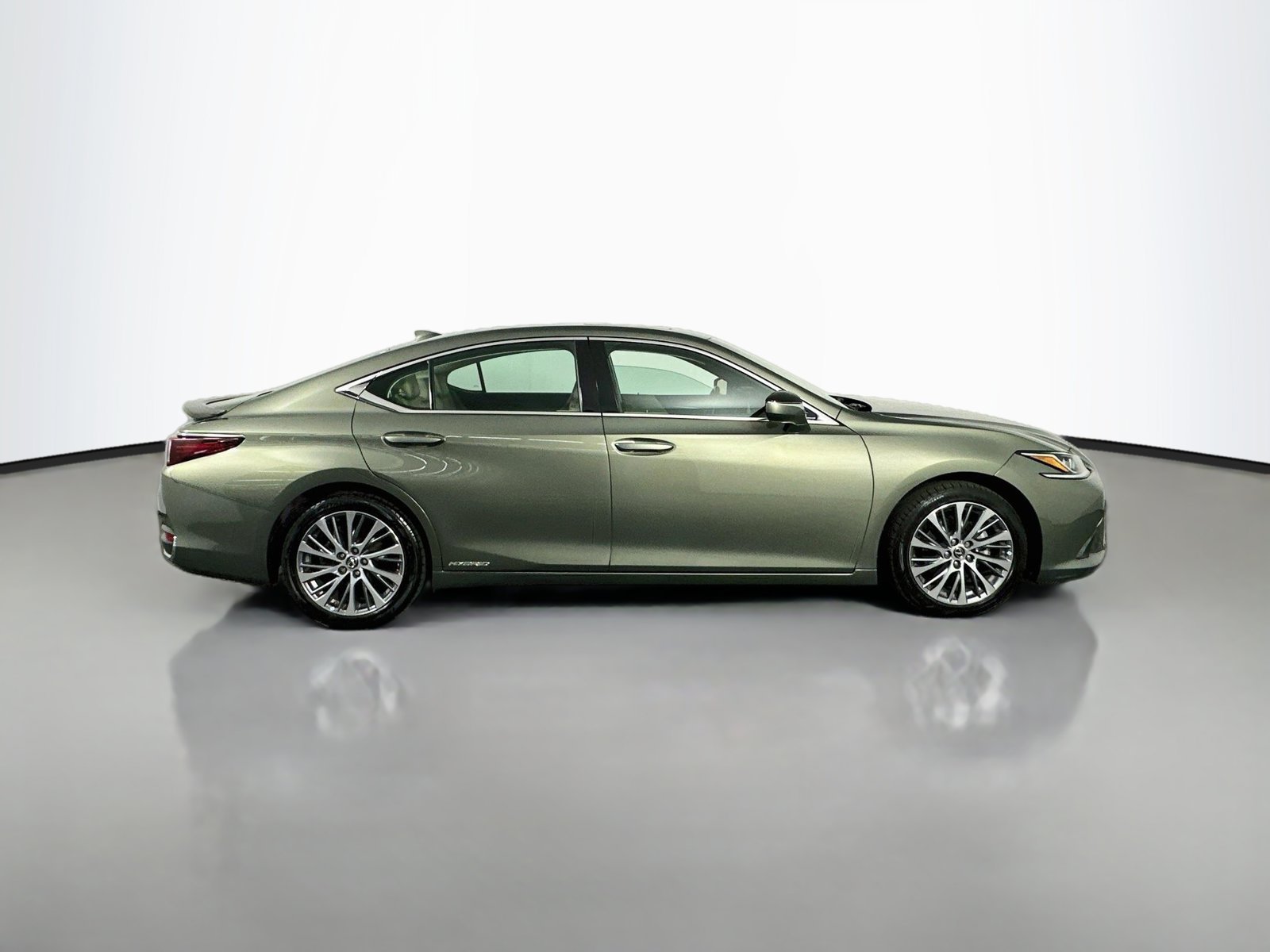 Used 2020 Sunlit Green Lexus 300h image 8