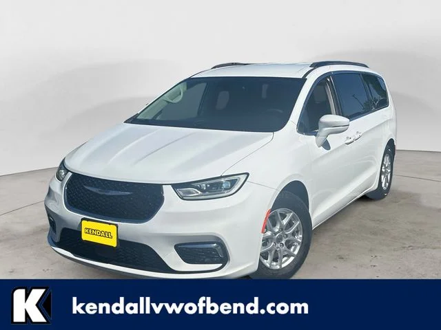 2022 Chrysler Pacifica Touring L's photo
