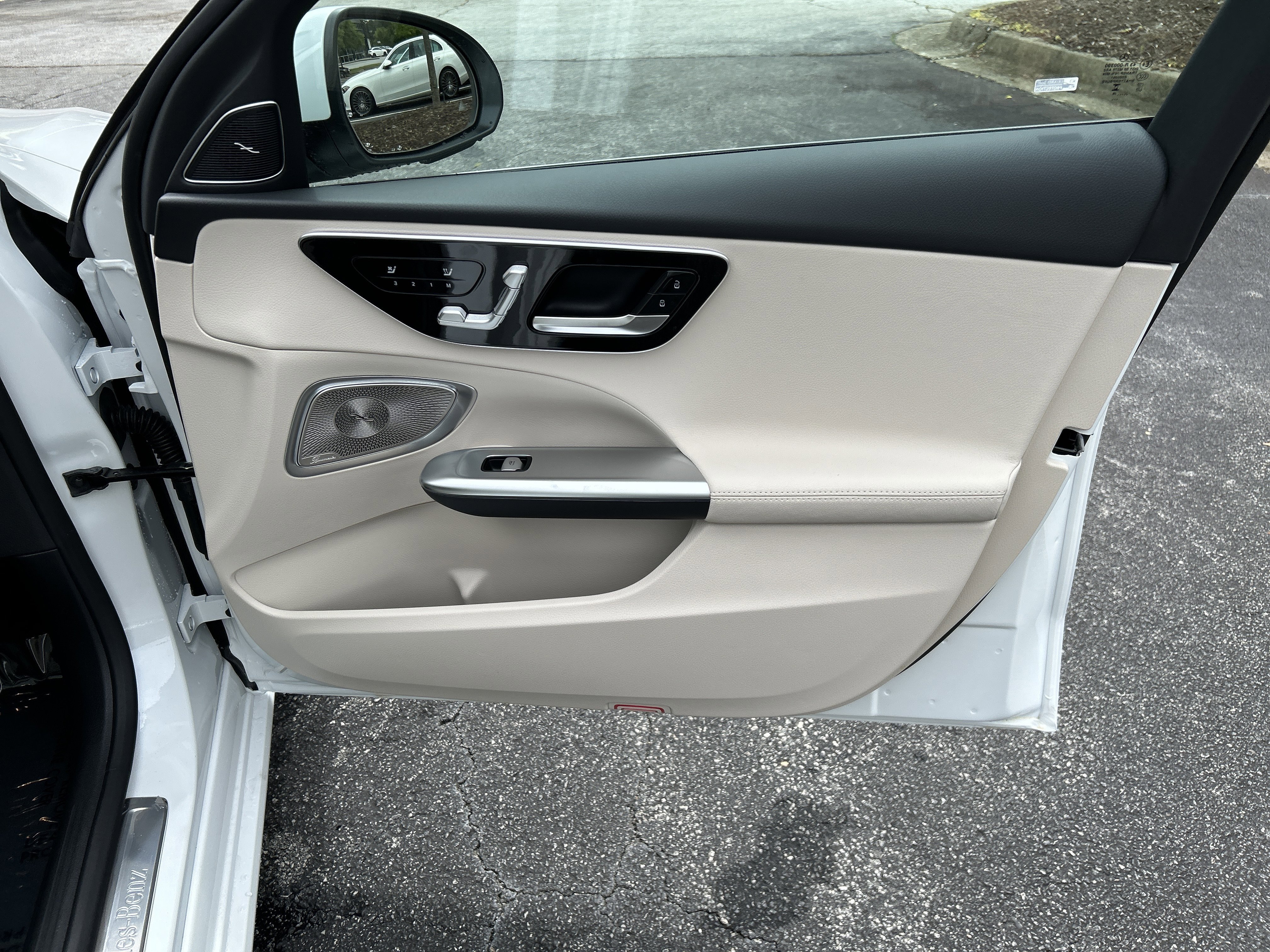 New 2026 MANUFAKTUR Moonlight White Metallic Mercedes-Benz C 300 Sedan image 41