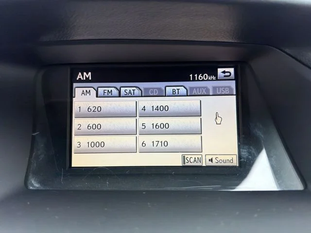 Used 2011  Lexus 450h image 18