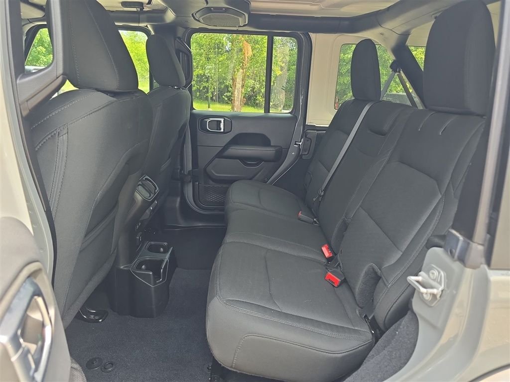 Certified Used 2018 Gray Jeep Unlimited Sahara image 16