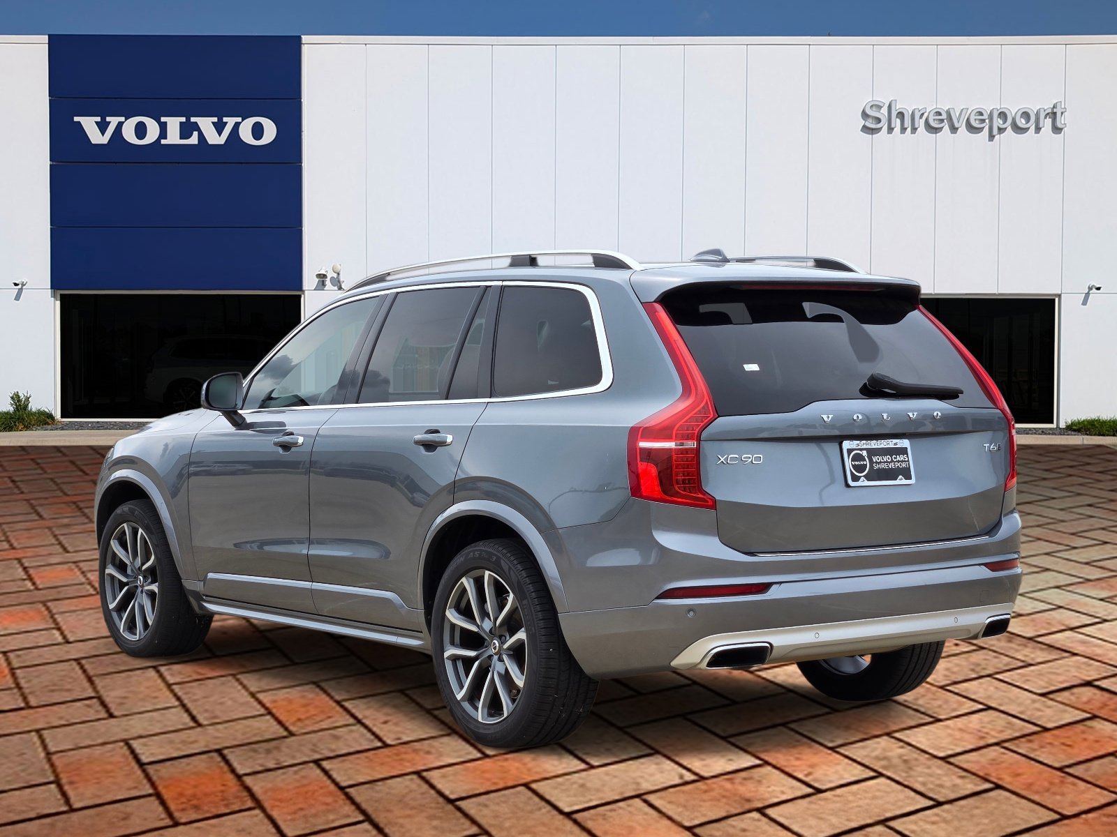 Used 2019 Gray Metallic Volvo Momentum image 6