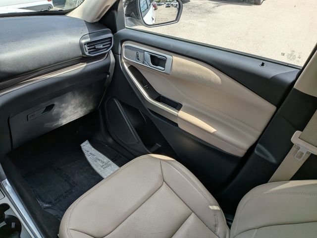 Used 2022 White Ford Limited image 20
