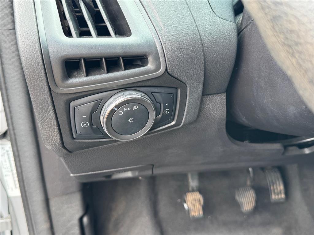 Used 2012 INGOT SILVER METALLIC Ford S image 24