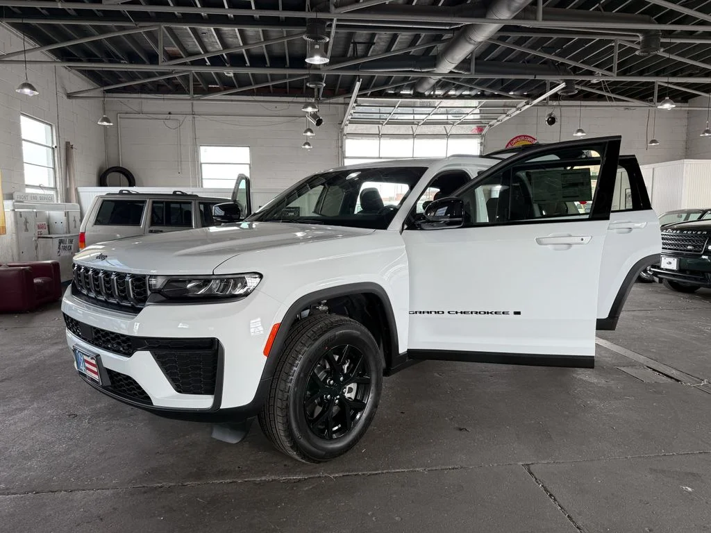New 2026 White/off-white Jeep Laredo image 13