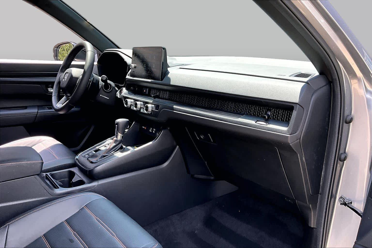 Used 2024 Lunar Silver Metallic Honda Sport-L image 18